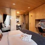 Theodosius Forest Village - Glamping In Valley Frühstückspension Vipava