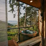 Theodosius Forest Village - Glamping In Valley Alojamento de Acomodação e Pequeno-almoço 4*