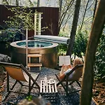 Alojamento de Acomodação e Pequeno-almoço Theodosius Forest Village - Glamping In Valley Vipava