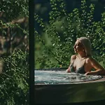 Theodosius Forest Village - Glamping In Valley Frühstückspension