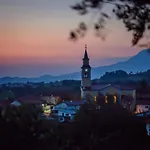 Theodosius Forest Village - Glamping In Valley Frühstückspension Vipava