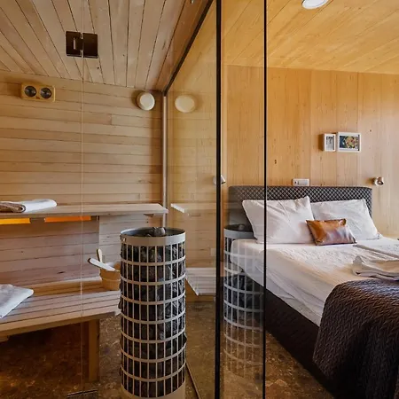 Theodosius Forest Village - Glamping In Valley B&B