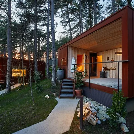Theodosius Forest Village - Glamping In Valley 4* Vipava