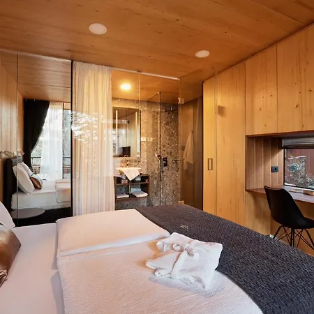 Theodosius Forest Village - Glamping In Valley B&B 비파바