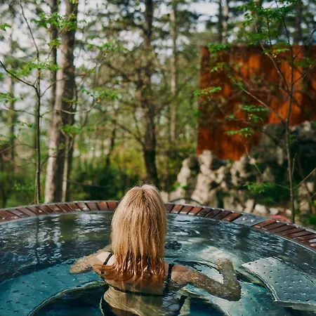 Theodosius Forest Village - Glamping In Valley B&B 비파바