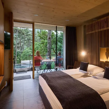 Theodosius Forest Village - Glamping In Valley 维帕瓦