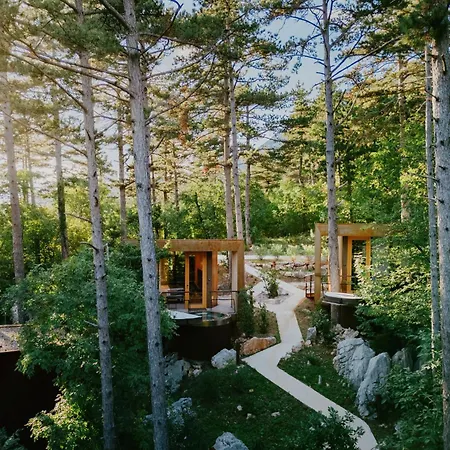 Theodosius Forest Village - Glamping In Valley 4* Vipava