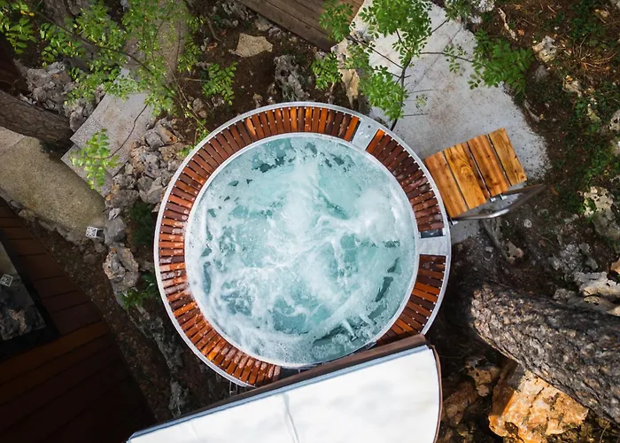 Couette-café Theodosius Forest Village - Glamping In Valley