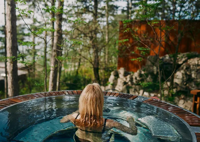 Theodosius Forest Village - Glamping In Valley Couette-café Vipava