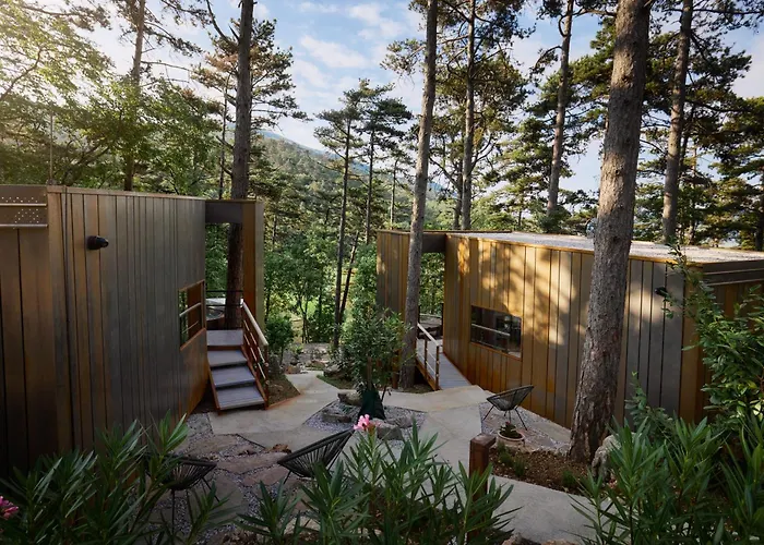 Theodosius Forest Village - Glamping In Valley 4* Vipava