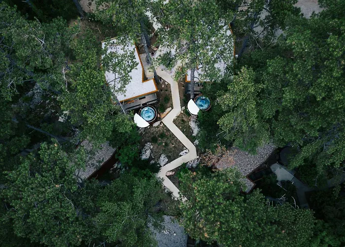 Theodosius Forest Village - Glamping In Valley Couette-café Vipava